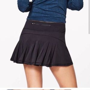 Lululemon Circuit Breaker skirt. 6 TALL